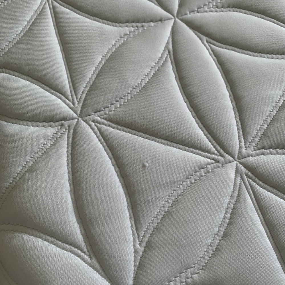 Tempur-pedic Queen sized Cloud Elite Mattress - Picture 4 of 6